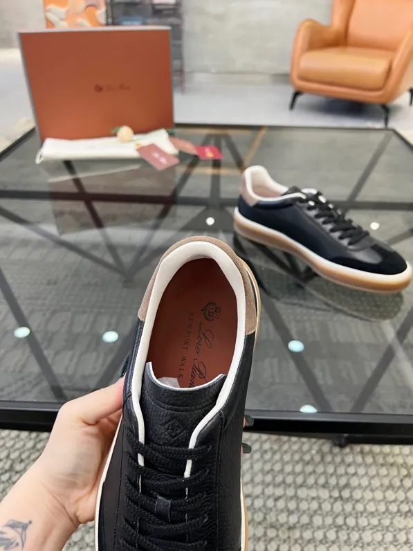 Factory price: 440💰Loro men's shoes💰iana top purchasing agent🇮🇹 men's shoes💰 The popular casual sneakers counter of the popular street man has new products at the same time. The uppers are made of cowhide fabric imported from Italy. The high-quality splicing technology has a classic and generous layout with a masculine temperament. Soft and comfortable cowhide lining. The soles: the original soles are specially provided by the original factory. The exclusive molded soles are super comfortable. The original factory follows the order. 🔍🔍High quality. You can enter and exit the counter at will. Welcome to compare. The code number is 38-44, customized 45